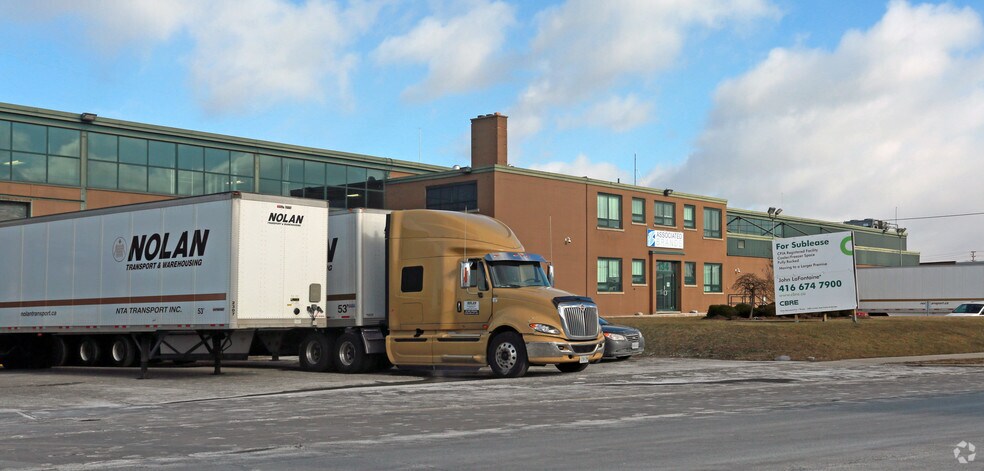 134 Bethridge Rd, Toronto, ON à louer - Photo de l’immeuble – Image 2 sur 4