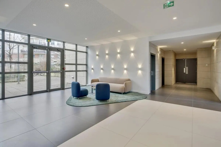 8 Rue Eugène Et Armand Peugeot, Rueil-Malmaison à louer - Photo de l’immeuble – Image 2 sur 10