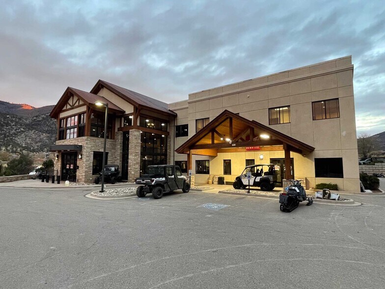 2302 Devereux Rd, Glenwood Springs, CO à louer - Photo principale – Image 1 sur 10
