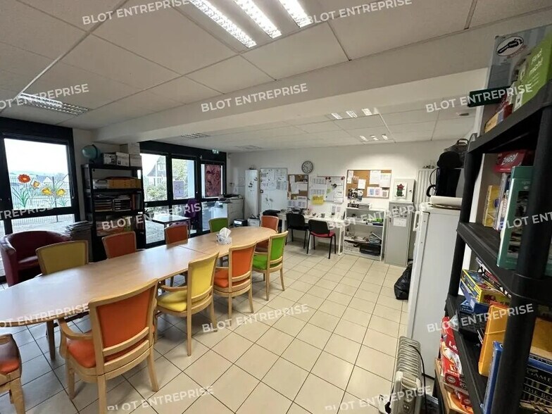 Bureau dans Bain-de-Bretagne à louer - Photo de l’immeuble – Image 2 sur 5