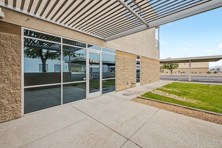 230 N 48th Ave, Phoenix, AZ à louer - Photo de l’immeuble – Image 2 sur 21