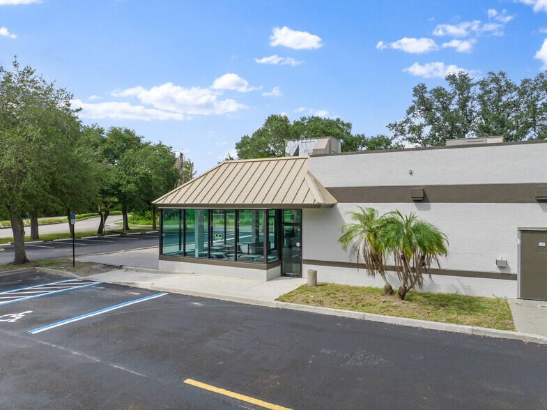 1919 94th Ct, Vero Beach, FL à vendre - Photo de l’immeuble – Image 2 sur 9