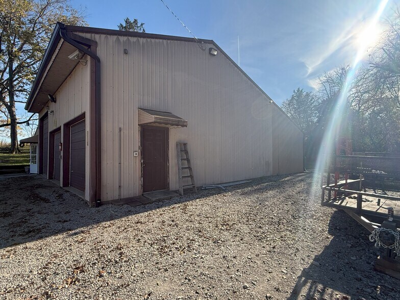 273 W Hebron Ln, Shepherdsville, KY à vendre - Photo de l’immeuble – Image 2 sur 12