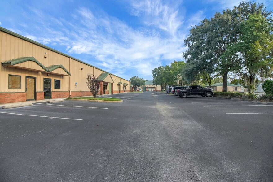 709-713 S Rossiter St, Mount, Mount Dora, FL à louer - Photo de l’immeuble – Image 2 sur 15