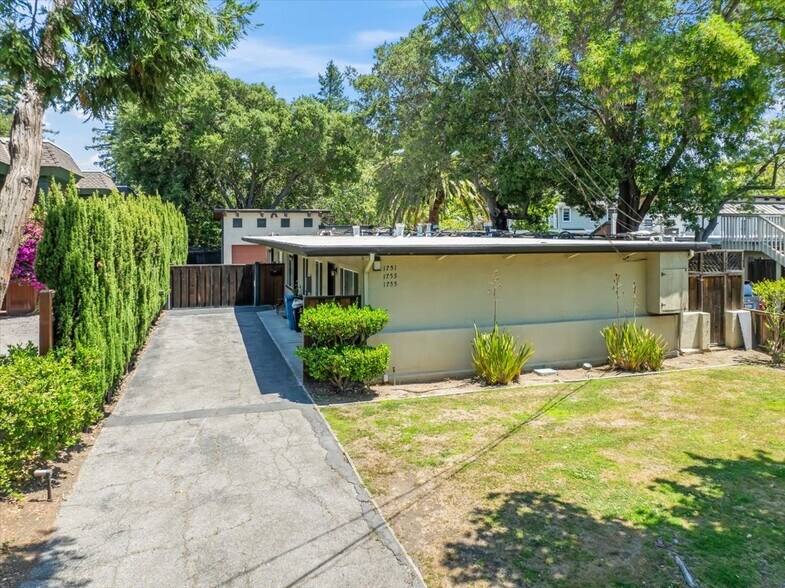 1751 Alma St, Palo Alto, CA à vendre - Photo de l’immeuble – Image 1 sur 5