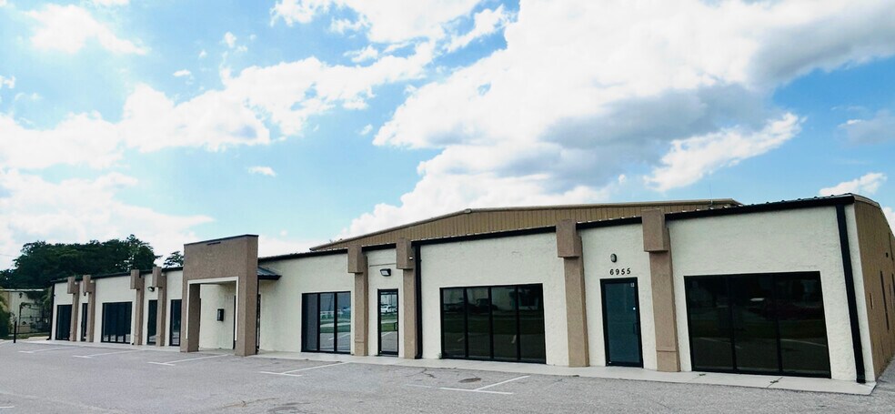 2400 N Forsyth Rd, Orlando, FL à louer - Photo de l’immeuble – Image 2 sur 4
