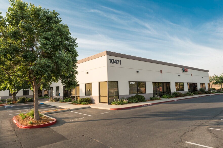 10481 Grant Line Rd, Elk Grove, CA à louer - Photo de l’immeuble – Image 2 sur 8