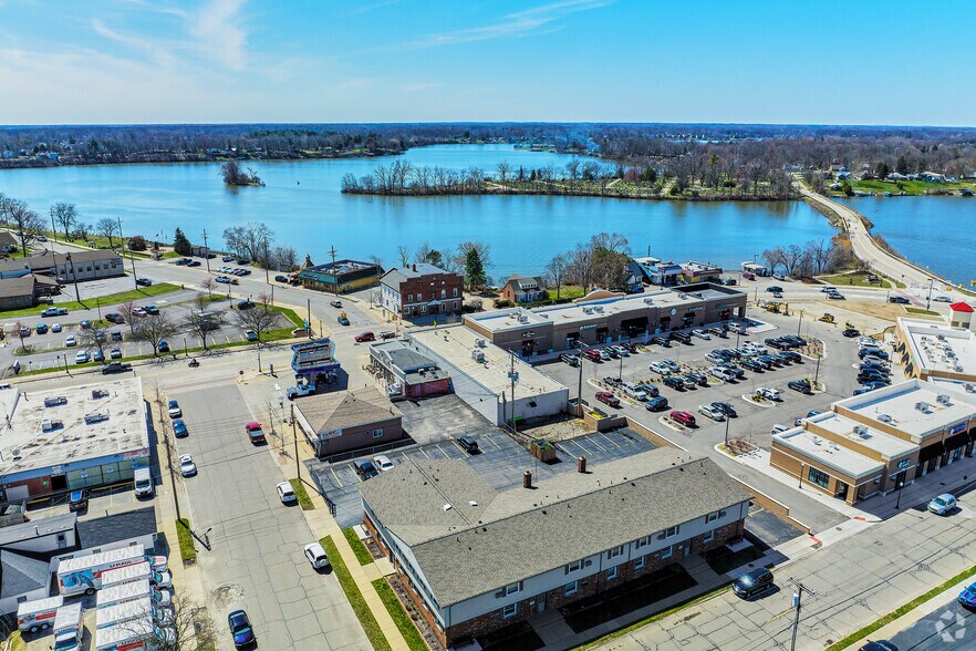504 Main St, Belleville, MI à louer - Aérien – Image 3 sur 23