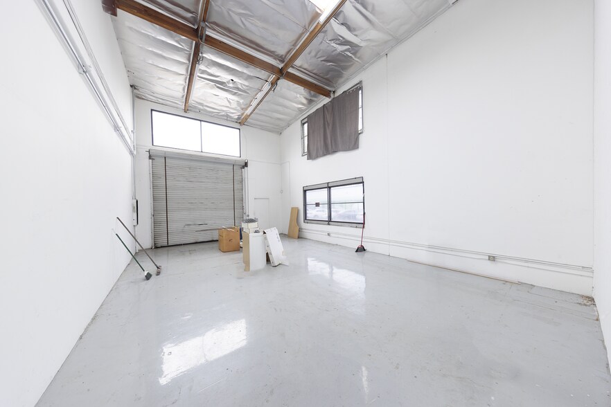 7964 Arjons Dr, San Diego, CA à louer - Photo intérieure – Image 3 sur 12