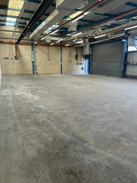 Wantz Rd, Dagenham à vendre - Photo de l’immeuble – Image 3 sur 9