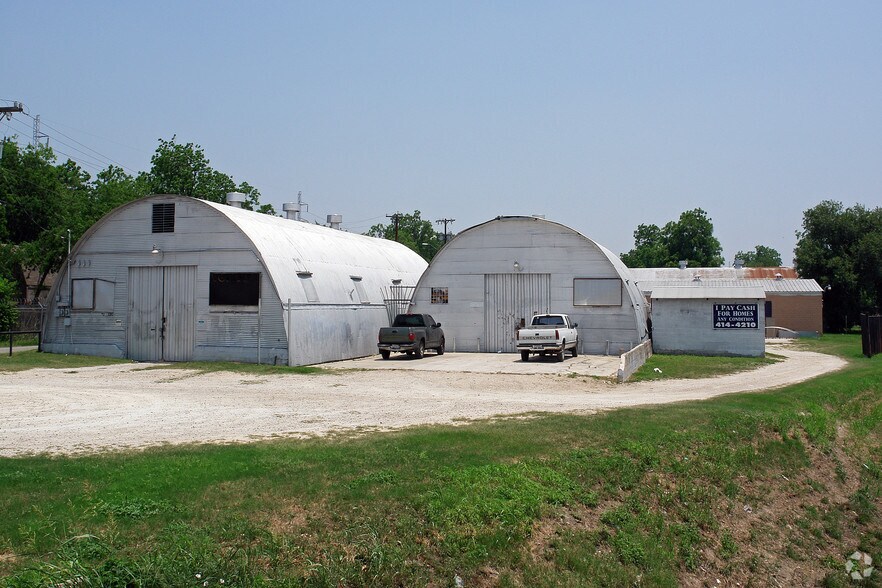 1010 N Zarzamora St, San Antonio, TX à vendre - Photo de l’immeuble – Image 2 sur 13