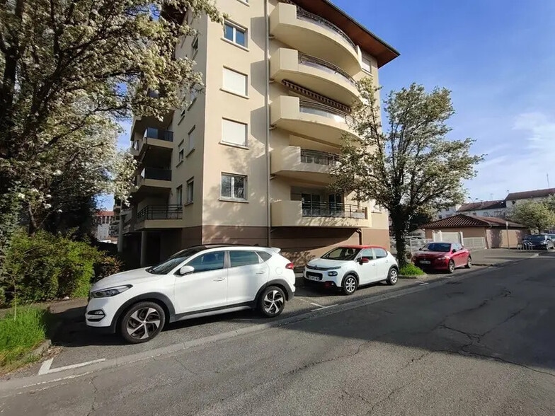 Bureau dans Bourgoin-Jallieu à vendre - Photo de l’immeuble – Image 2 sur 12