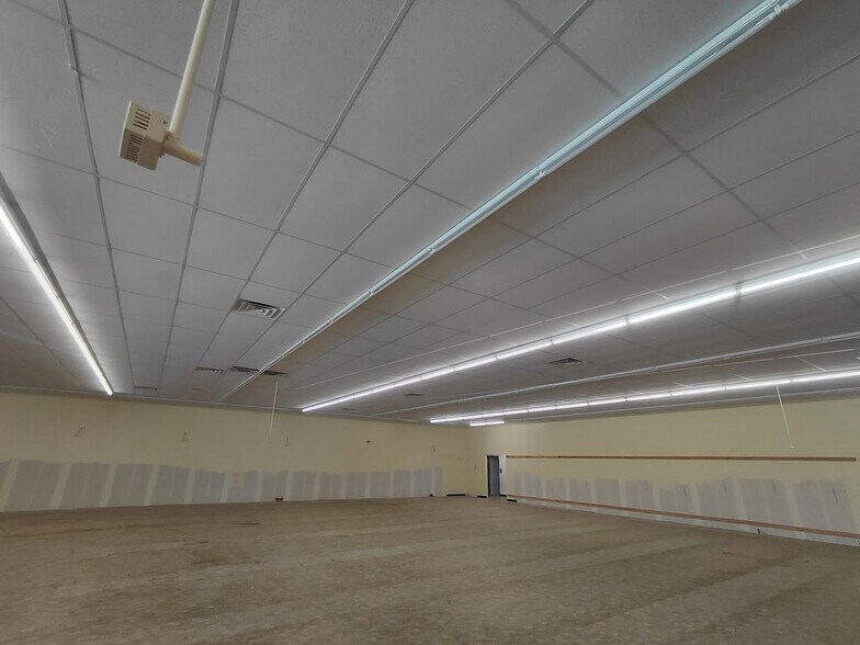 109 E Clark St, La Plata, MO à louer - Photo de l’immeuble – Image 3 sur 4