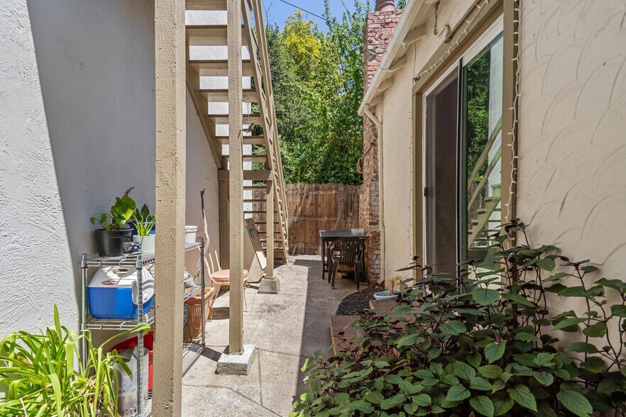 574 66th St, Oakland, CA à vendre - Photo de l’immeuble – Image 3 sur 15