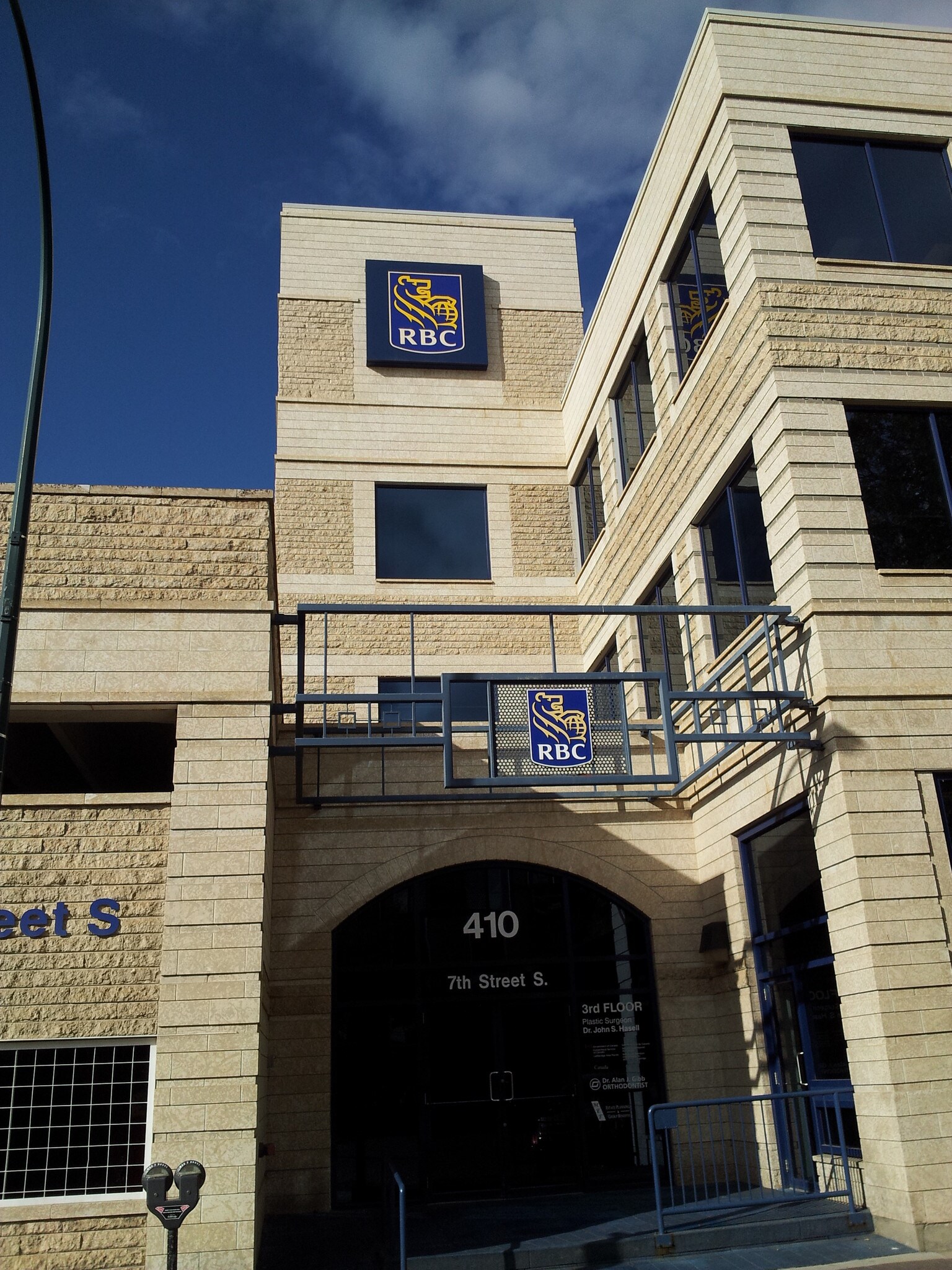 410 7th St S, Lethbridge, AB à louer Photo principale– Image 1 sur 2