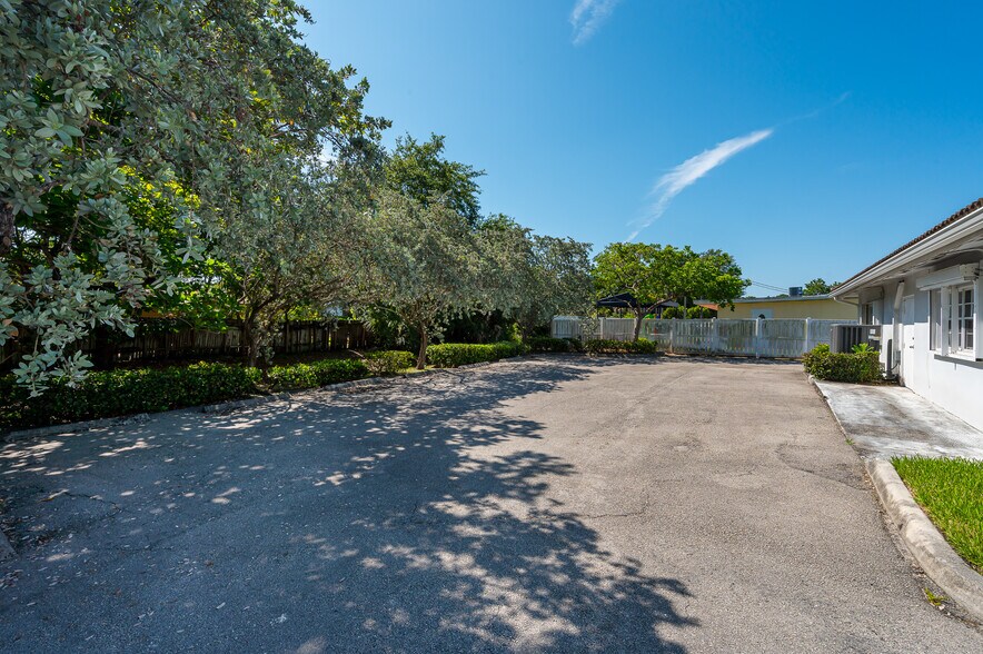 910 S State Road 7, Plantation, FL à vendre - Photo de l’immeuble – Image 2 sur 28