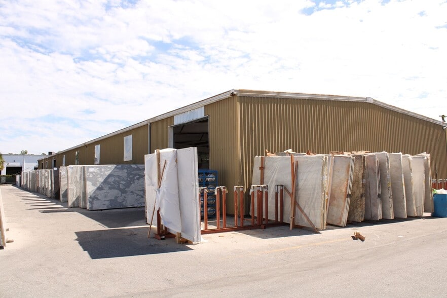 4603 Fowler St, Fort Myers, FL à vendre - Photo principale – Image 1 sur 3