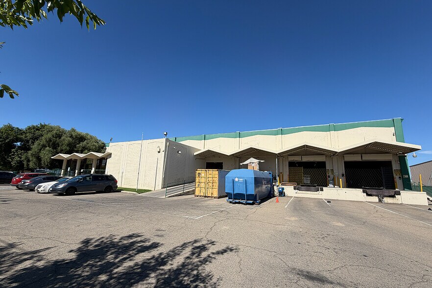 2860 S East Ave, Fresno, CA à vendre - Photo de l’immeuble – Image 3 sur 6