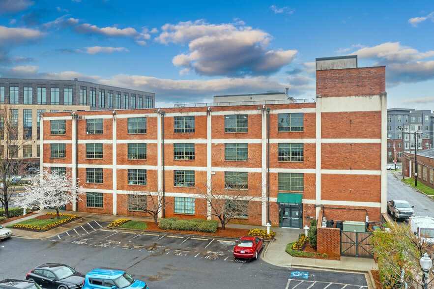 1230 W Morehead St, Charlotte, NC à louer - Photo de l’immeuble – Image 3 sur 9