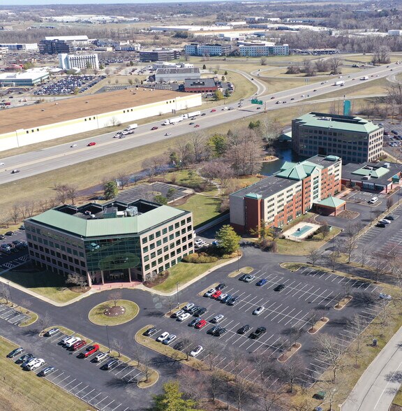 13801 Riverport Dr, Maryland Heights, MO à louer - Photo de l’immeuble – Image 2 sur 15