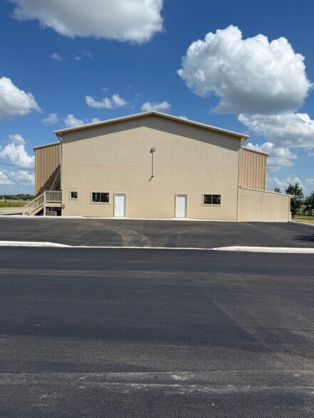 3411 FM465, Seguin, TX à louer - Photo de l’immeuble – Image 2 sur 32
