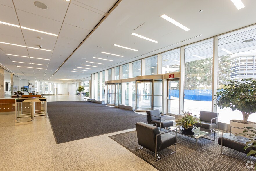 801 7th Ave SW, Calgary, AB à louer - Hall d’entrée – Image 2 sur 8