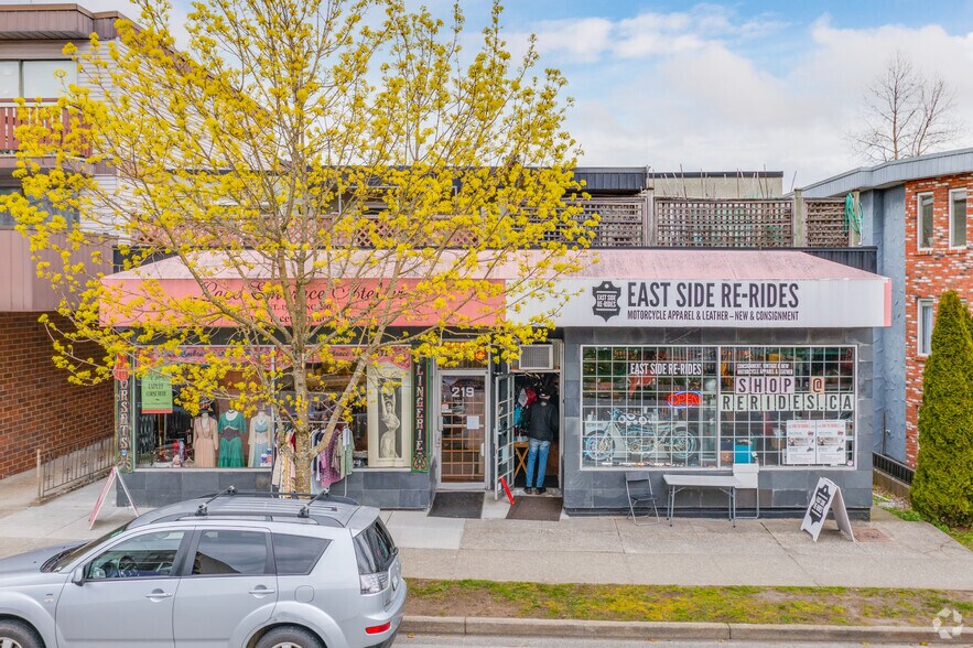 217-221 16th Av E, Vancouver, BC à vendre - Photo de l’immeuble – Image 3 sur 11