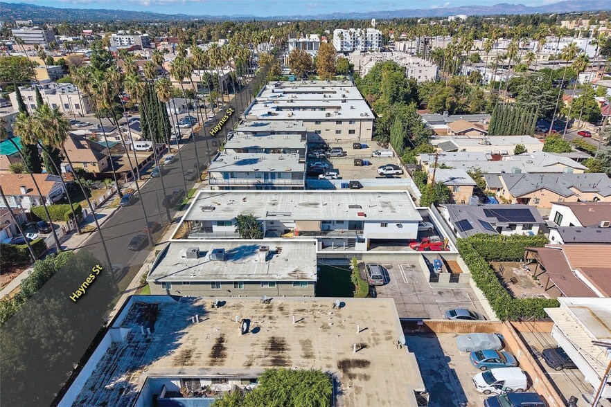 14317 Haynes St, Van Nuys, CA à vendre - Photo de l’immeuble – Image 3 sur 29