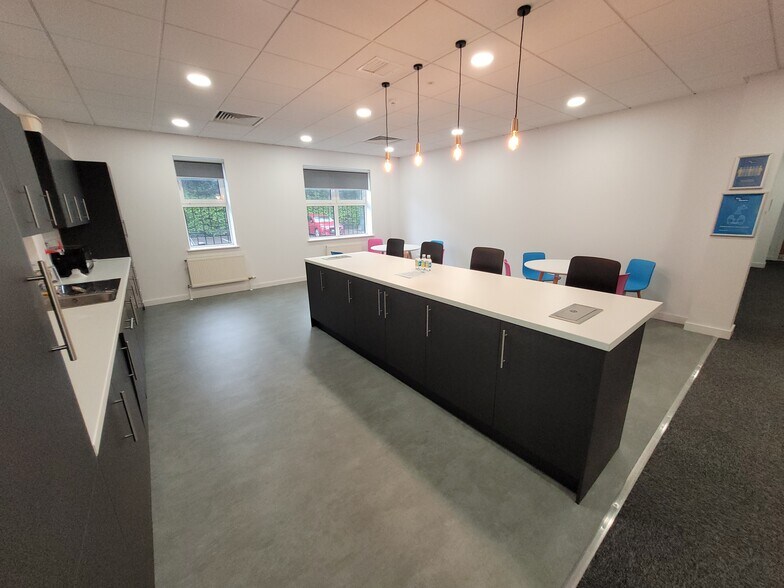Stockport Rd, Cheadle à louer - Photo de l’immeuble – Image 3 sur 101