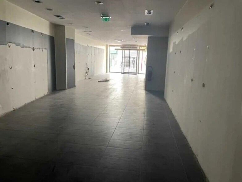 Local commercial dans Bolbec à louer - Photo intérieure – Image 2 sur 2