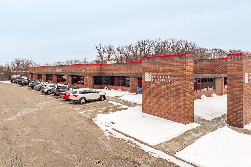 10340 Viking Dr, Eden Prairie, MN à louer - Photo de l’immeuble – Image 2 sur 9