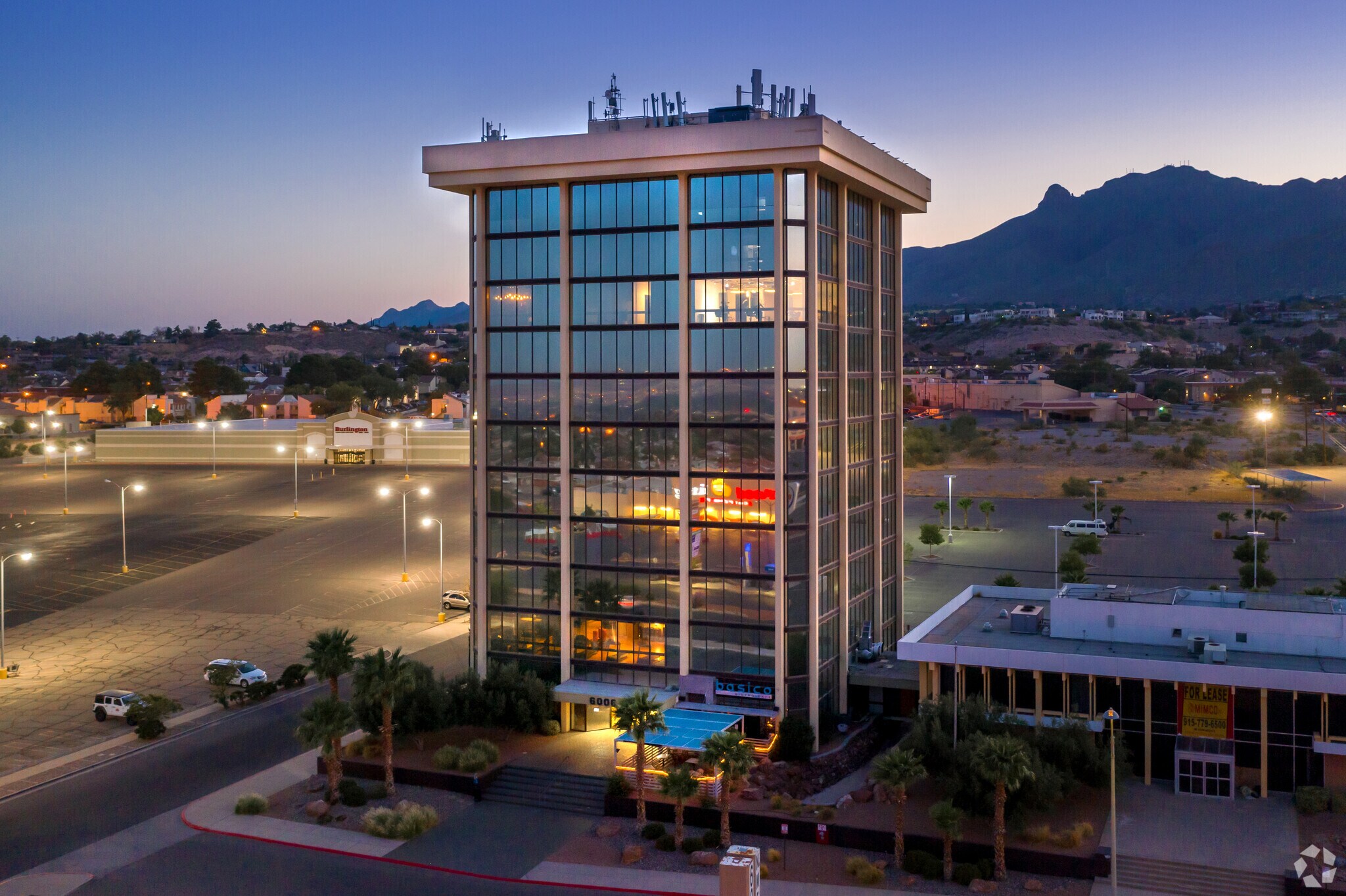 6006 N Mesa St, El Paso, TX à louer Photo principale– Image 1 sur 8