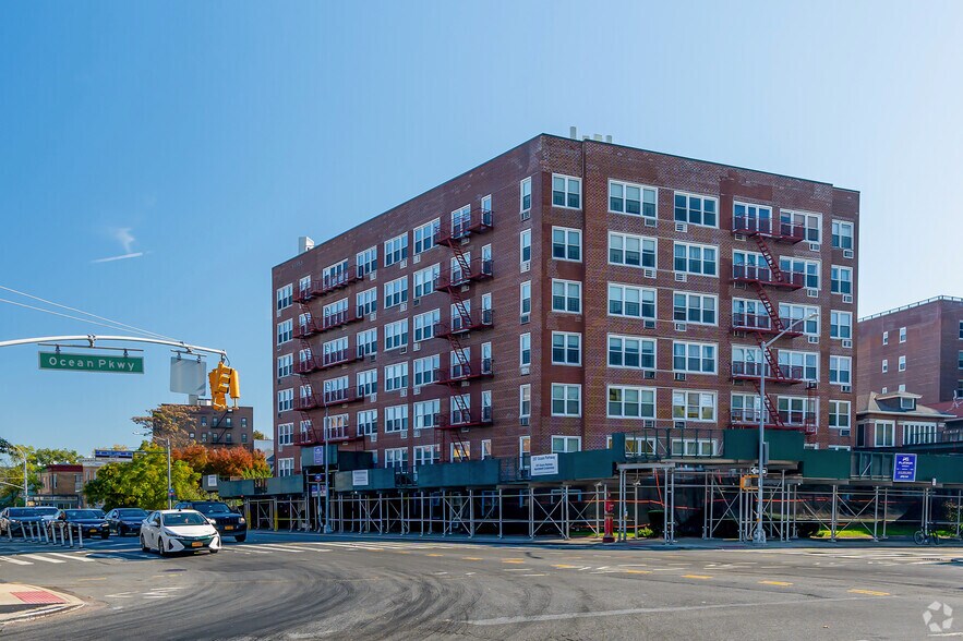 207 Ocean Pky, Brooklyn, NY à vendre - Photo de l’immeuble – Image 3 sur 20