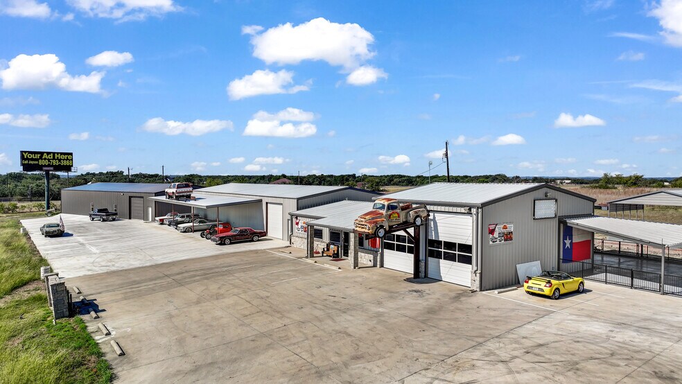 5989 N FM 51, Weatherford, TX à vendre - Photo de l’immeuble – Image 1 sur 22