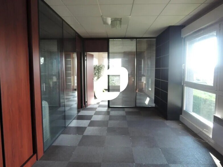 Bureau dans Magny-le-Hongre à louer - Photo de l’immeuble – Image 3 sur 4