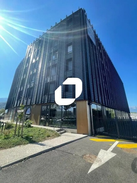 Local commercial dans Gières à louer - Photo de l’immeuble – Image 1 sur 7