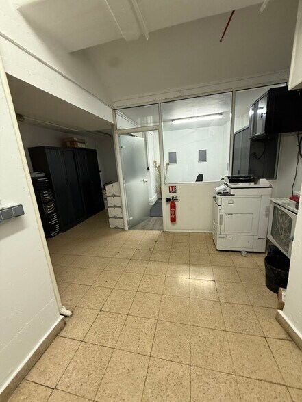 Local commercial dans Paris à louer - Photo de l’immeuble – Image 3 sur 6