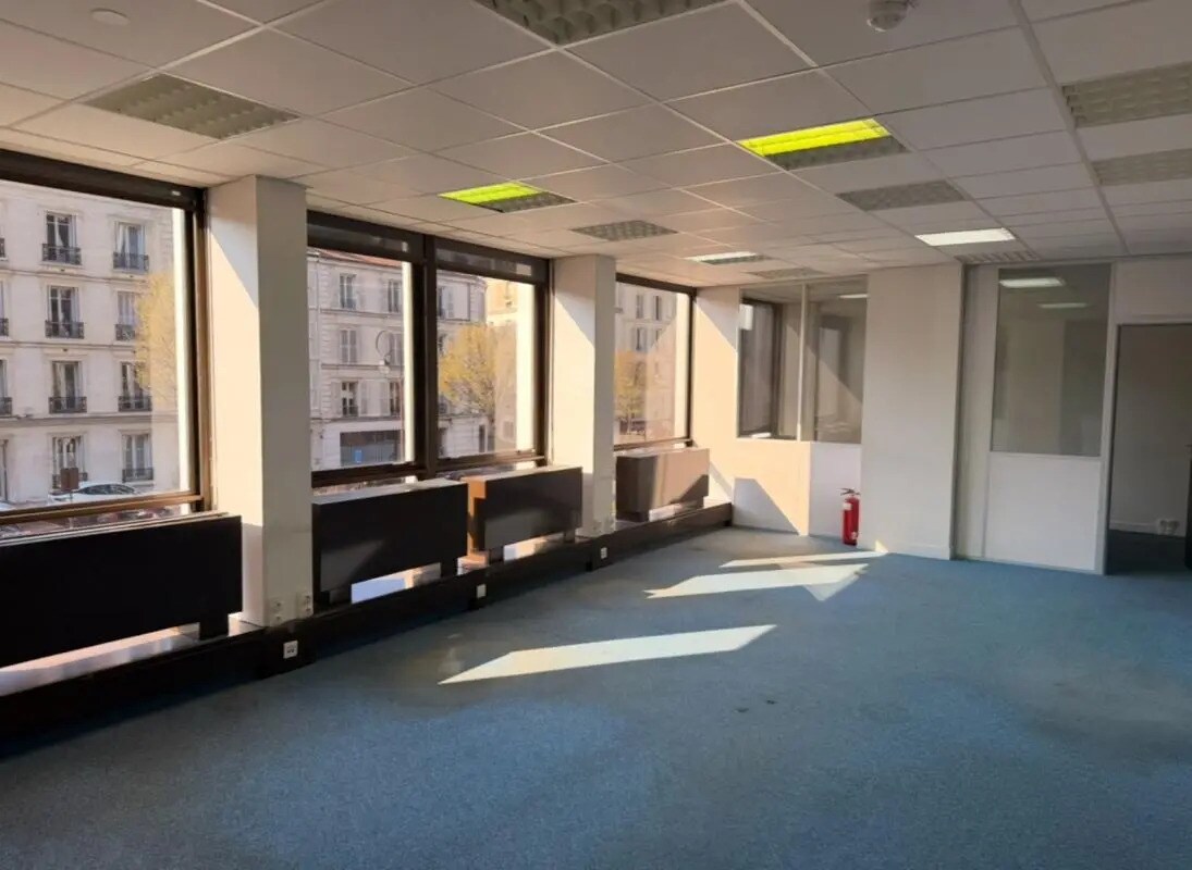 Bureau dans Saint-Cloud à vendre Photo de l’immeuble– Image 1 sur 6