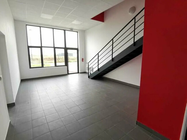 Plus de détails pour Local d’activités à vendre