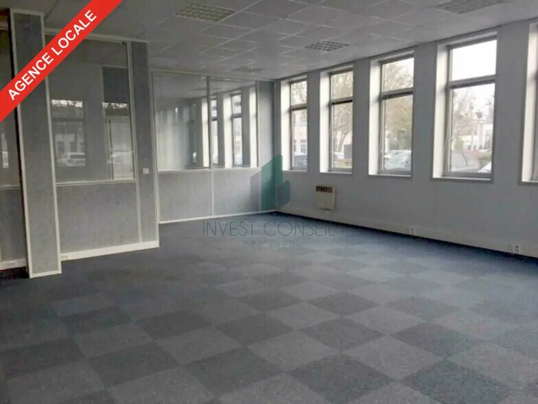 Bureau dans ÉRAGNY à louer - Photo de l’immeuble – Image 3 sur 6