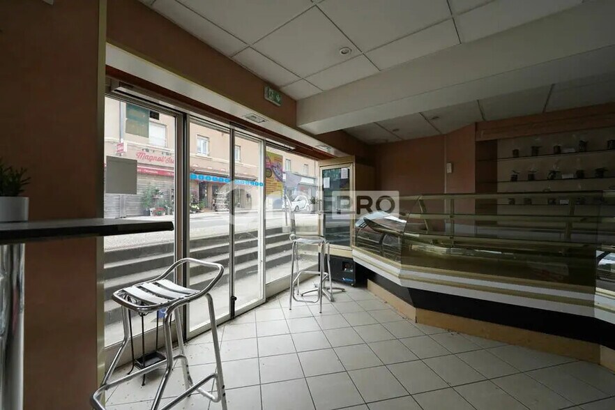 Local commercial dans Lozanne à vendre - Photo intérieure – Image 3 sur 7