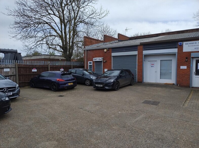Tewin Rd, Welwyn Garden City à vendre - Photo de l’immeuble – Image 2 sur 3