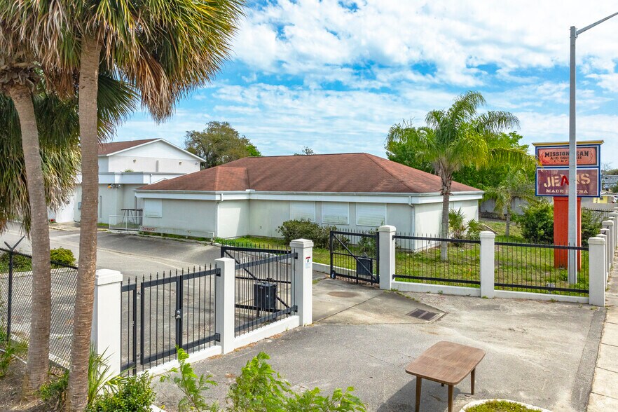 831 Ridgewood Ave, Daytona Beach, FL à louer - Photo principale – Image 1 sur 9