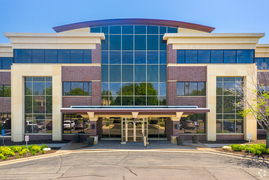 860 Blue Gentian Rd, Eagan, MN à louer - Photo de l’immeuble – Image 3 sur 4
