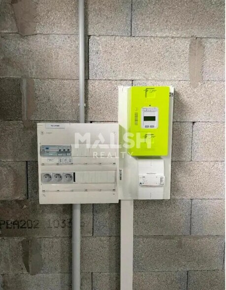 Local d’activités dans Bourgoin-Jallieu à louer - Photo de l’immeuble – Image 3 sur 5