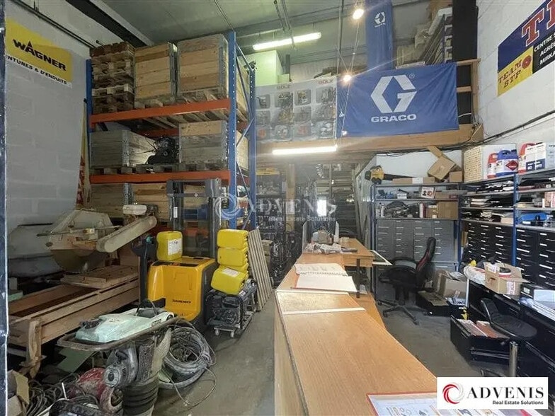 Local d’activités dans Le Haillan à louer - Photo de l’immeuble – Image 3 sur 5