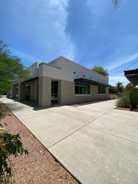 15282 W Brookside Ln, Surprise, AZ à vendre - Photo de l’immeuble – Image 2 sur 24