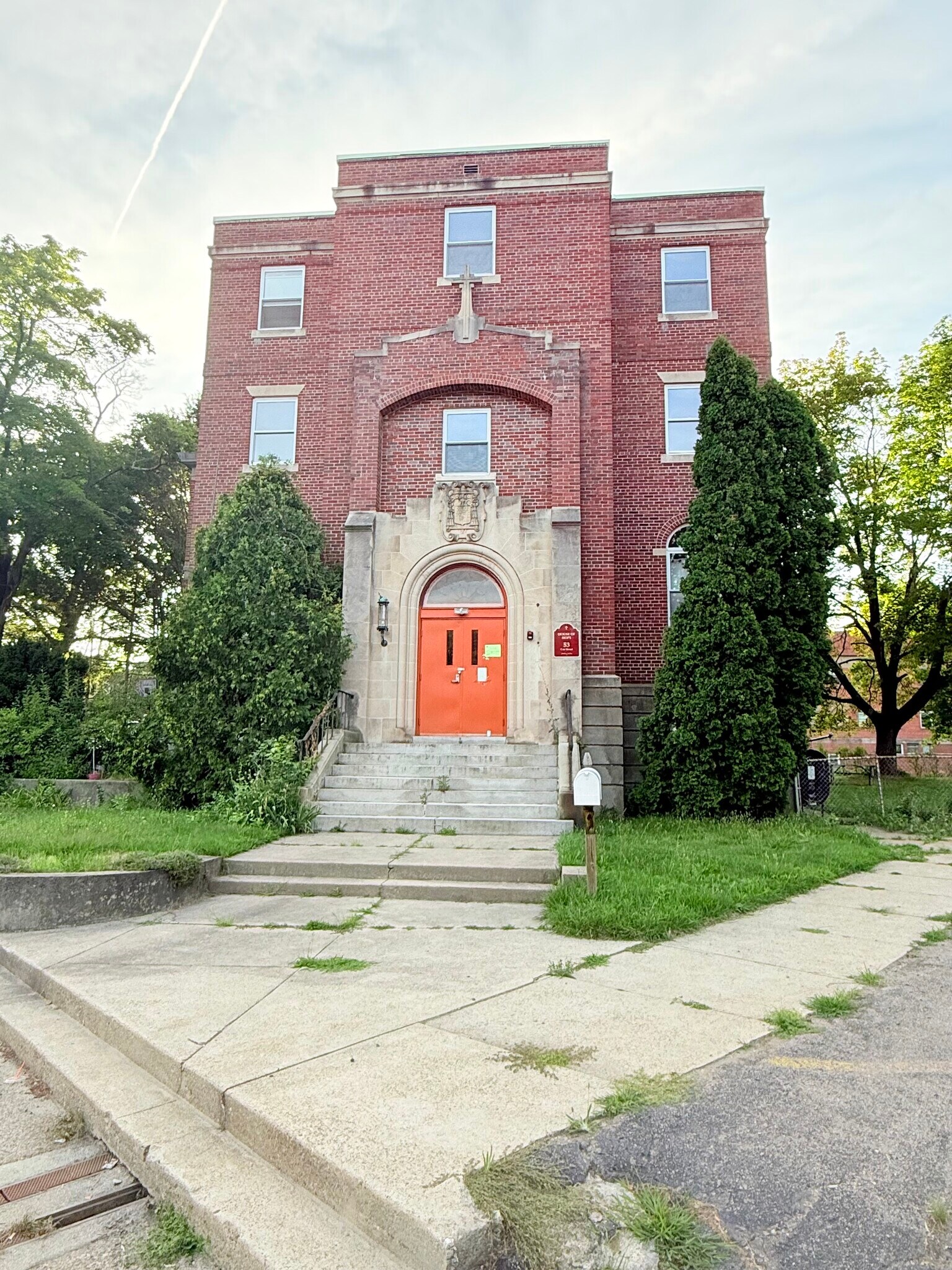 53 Coe St, Woonsocket, RI à vendre Photo de l’immeuble– Image 1 sur 15