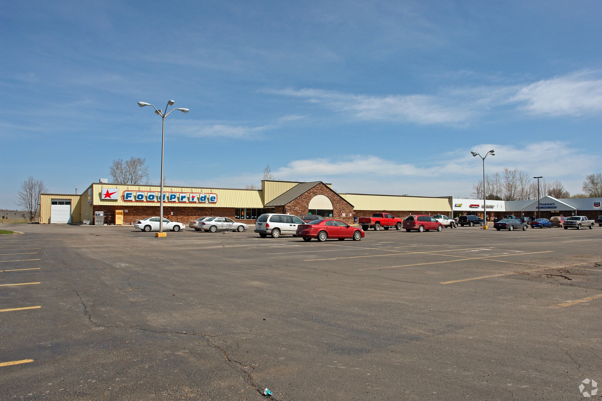 860-888 N Van Dyke Rd, Almont, MI à louer Photo principale– Image 1 sur 3
