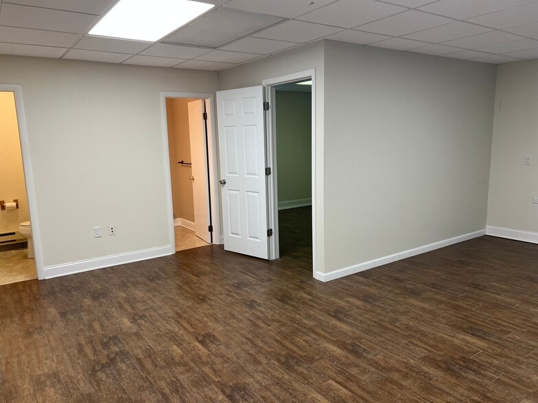 618 S Broad St, Lansdale, PA à louer - Photo de l’immeuble – Image 3 sur 17